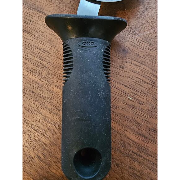 Oxo Large 3-1/4" Pizza Cutter/Wheel, Slicer w/Black Handle - Used - Picture 3 of 7